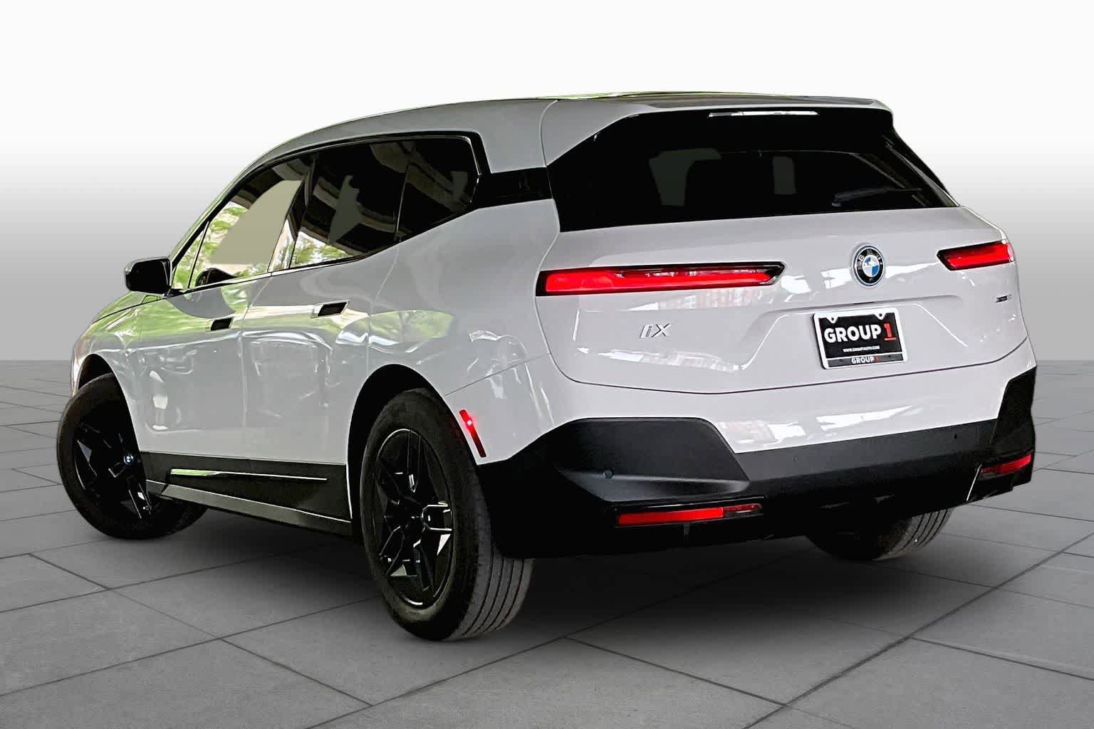 Used 2024 BMW iX xDrive50 w/ Convenience Package AWD/4WD image 11