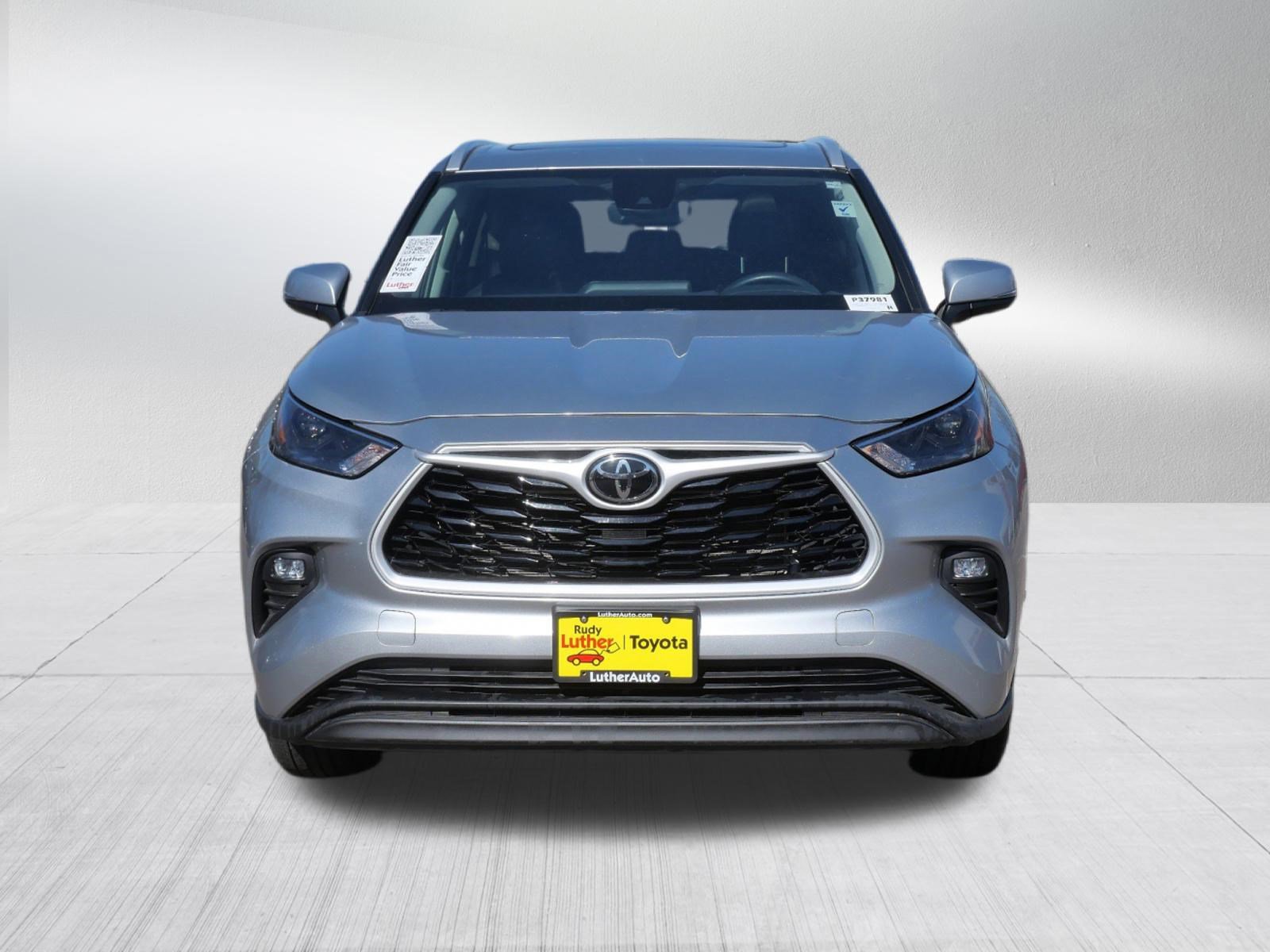 Certified 2024 Toyota Highlander XLE AWD/4WD image 2