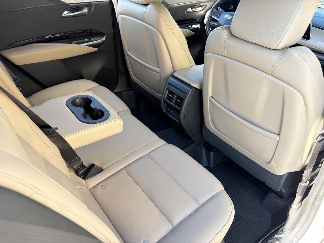 Certified 2024 Cadillac XT4 Luxury w/ Cold Weather Package FWD image 15