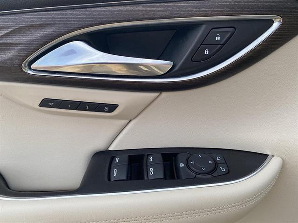 Used 2023 Buick Envision Avenir AWD/4WD image 39