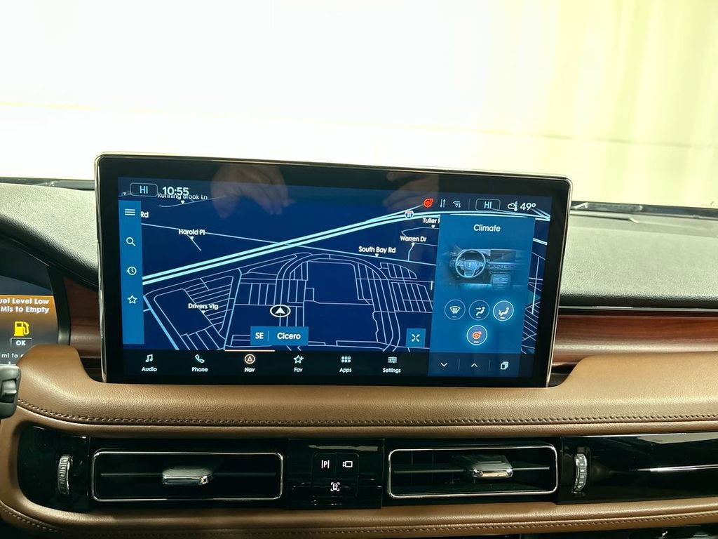 Used 2023 Lincoln Nautilus Reserve w/ Equipment Group 202A image 16