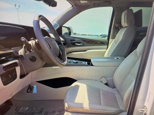 Used 2024 Cadillac Escalade Sport Platinum w/ LPO, ONYX Package AWD/4WD image 6