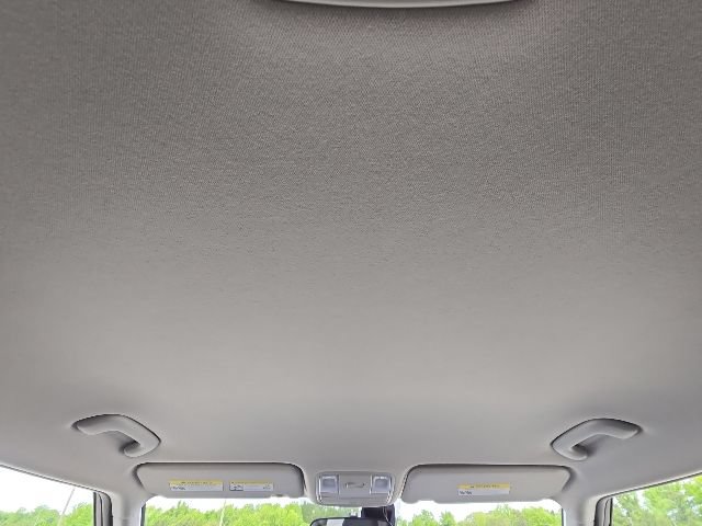 Used 2025 Kia Soul LX w/ LX Technology Package FWD image 35