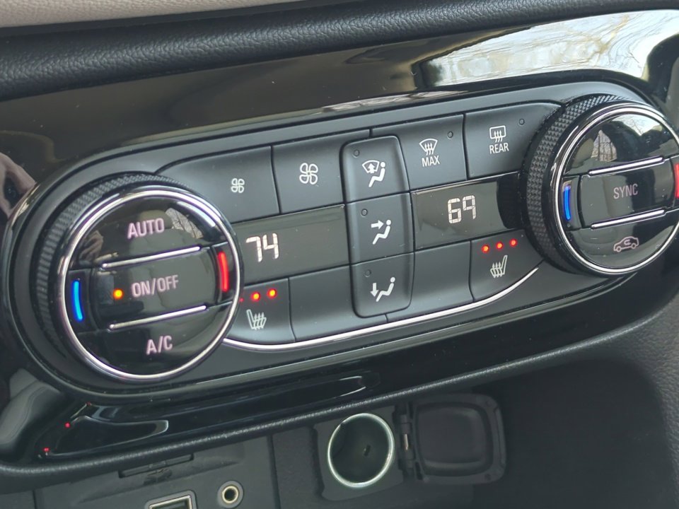 Used 2020 Buick Encore GX Essence w/ Experience Buick Package image 26