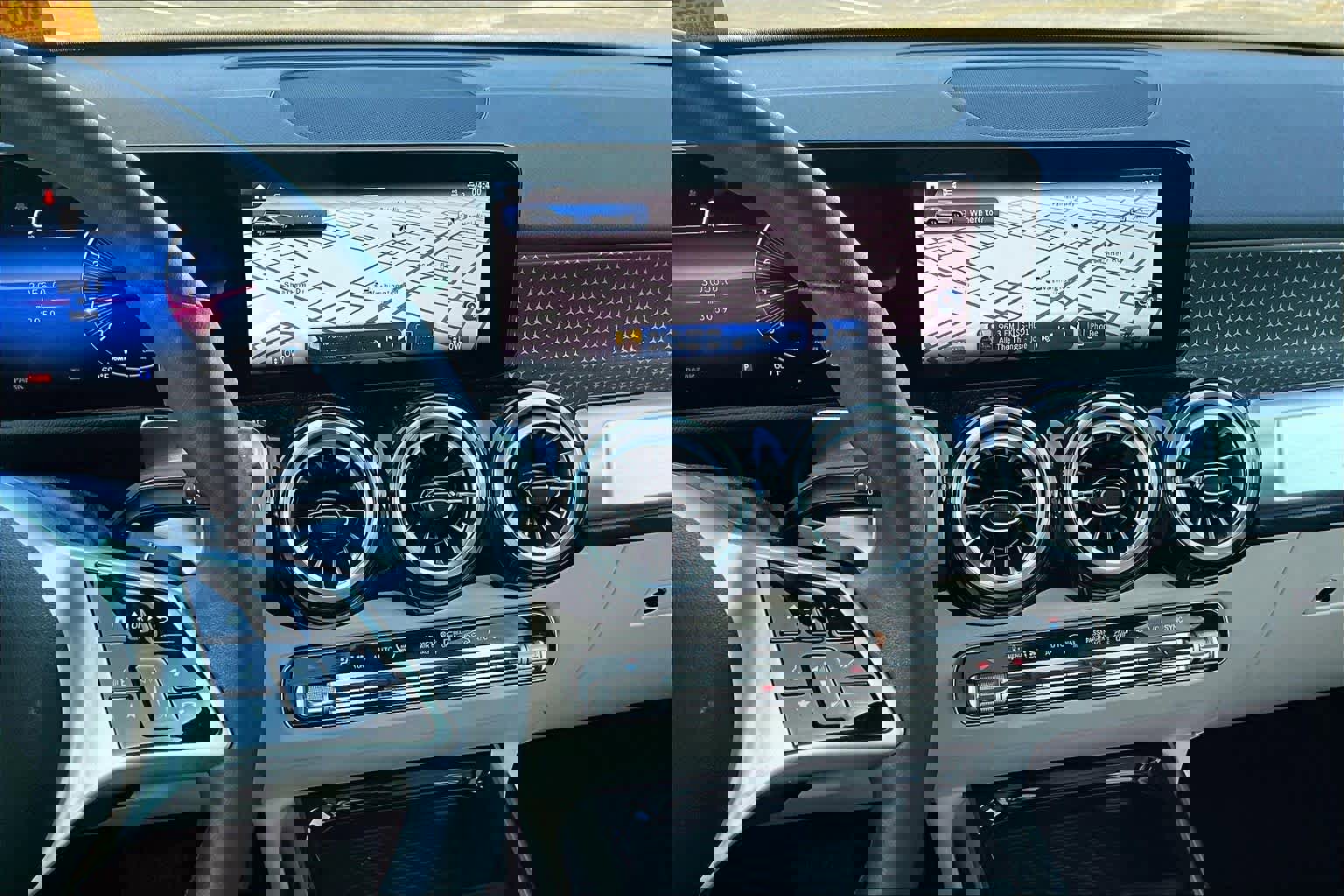 Used 2025 Mercedes-Benz GLB 250 image 7