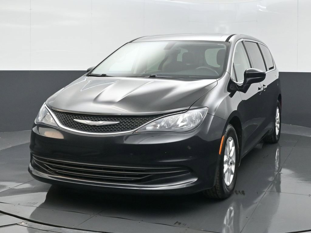 Used 2017 Chrysler Pacifica Touring image 7