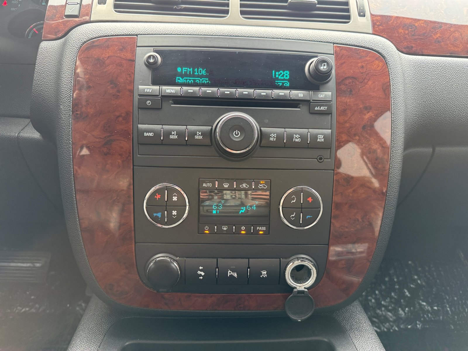 Used 2010 Chevrolet Silverado 2500 LTZ w/ Convenience Package AWD/4WD image 15