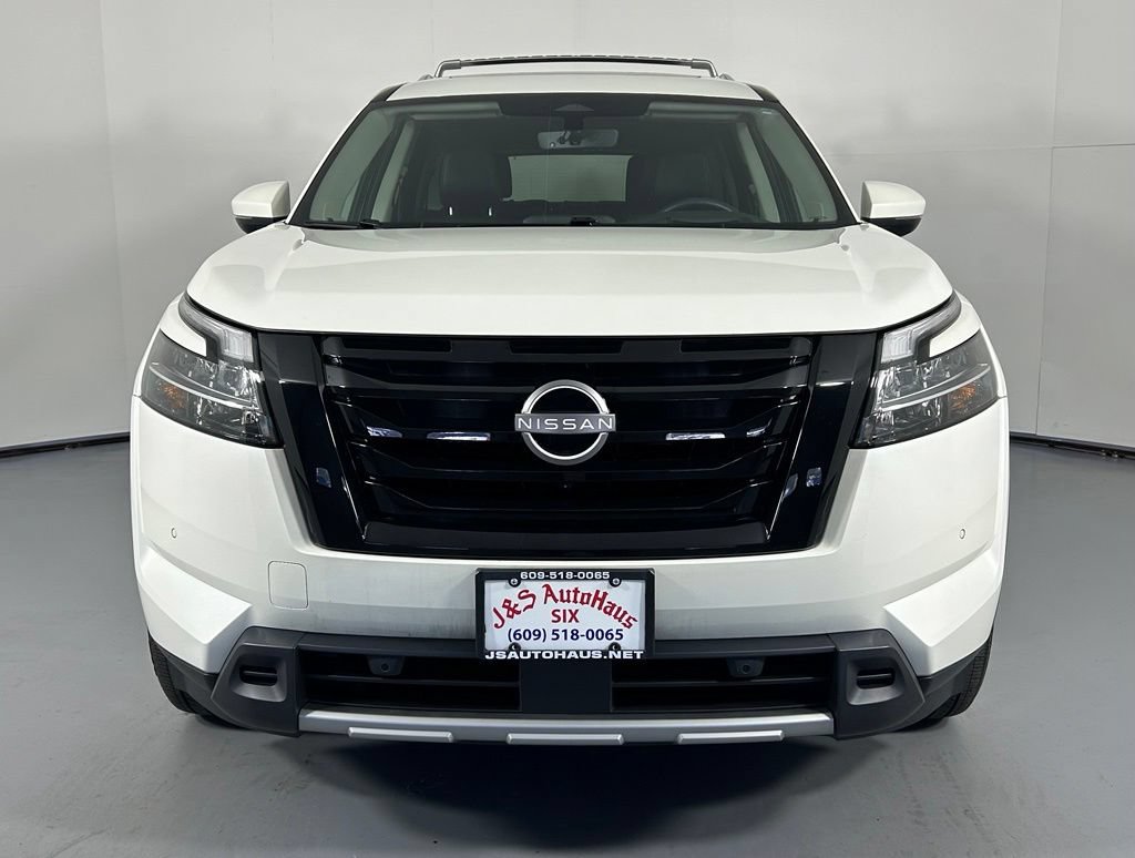Used 2024 Nissan Pathfinder Platinum AWD/4WD image 2