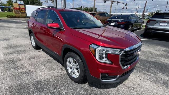 Used 2024 GMC Terrain SLE w/ Driver Convenience Package AWD/4WD image 4