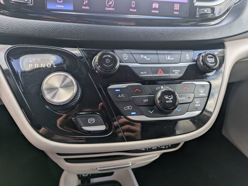 Used 2023 Chrysler Pacifica Touring-L image 20