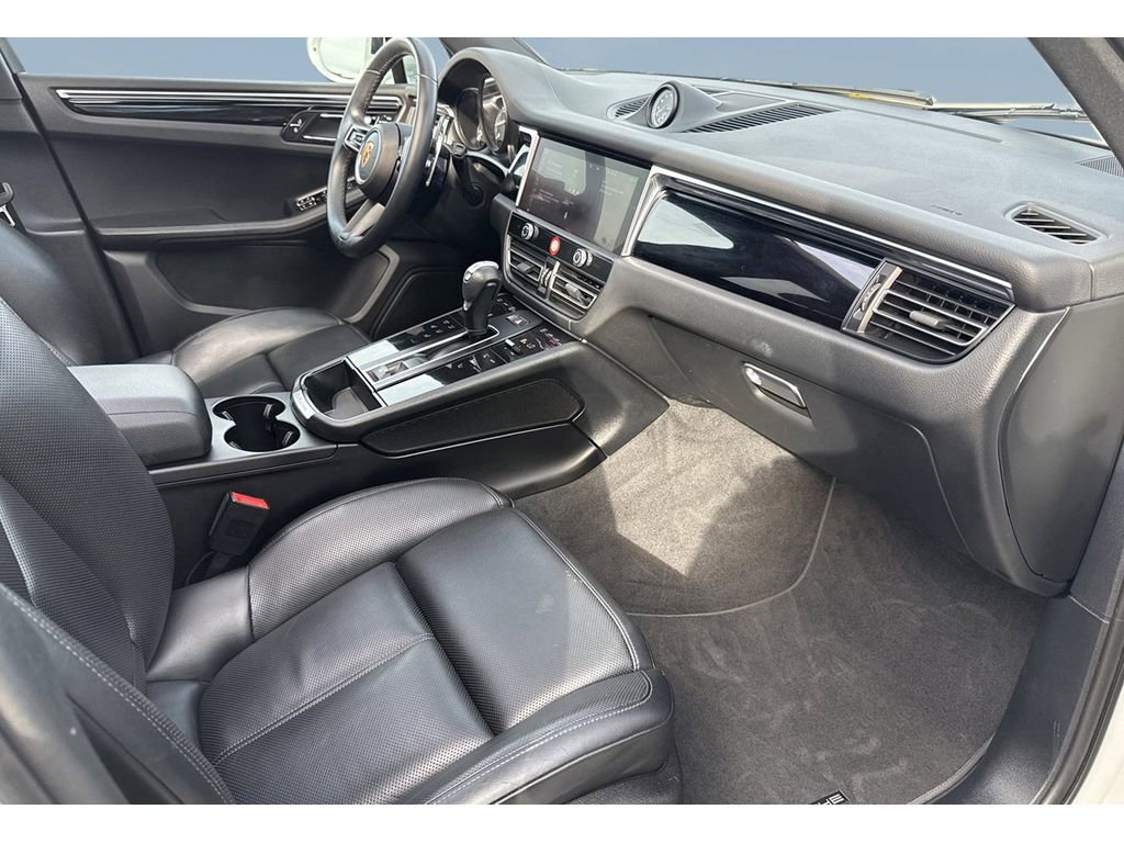 Used 2024 Porsche Macan Turbo image 30