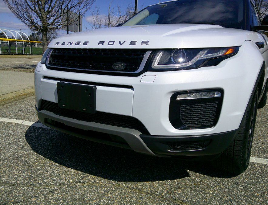 Used 2018 Land Rover Range Rover Evoque SE Premium image 24