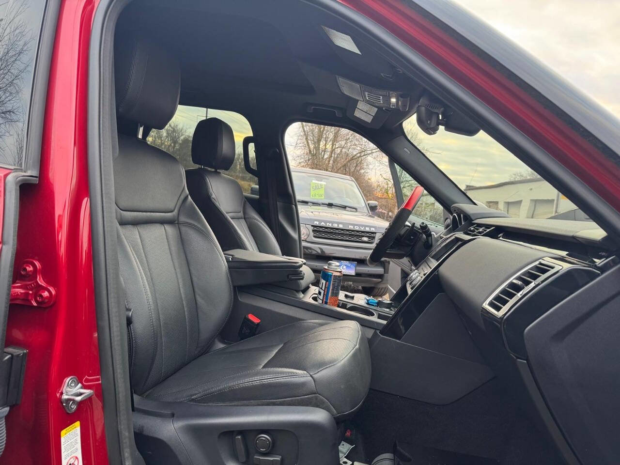 Used 2017 Land Rover Discovery SE image 20