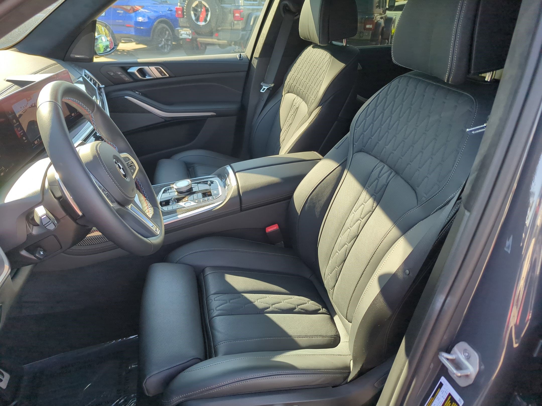 Used 2025 BMW X7 M60i w/ Executive Package image 16