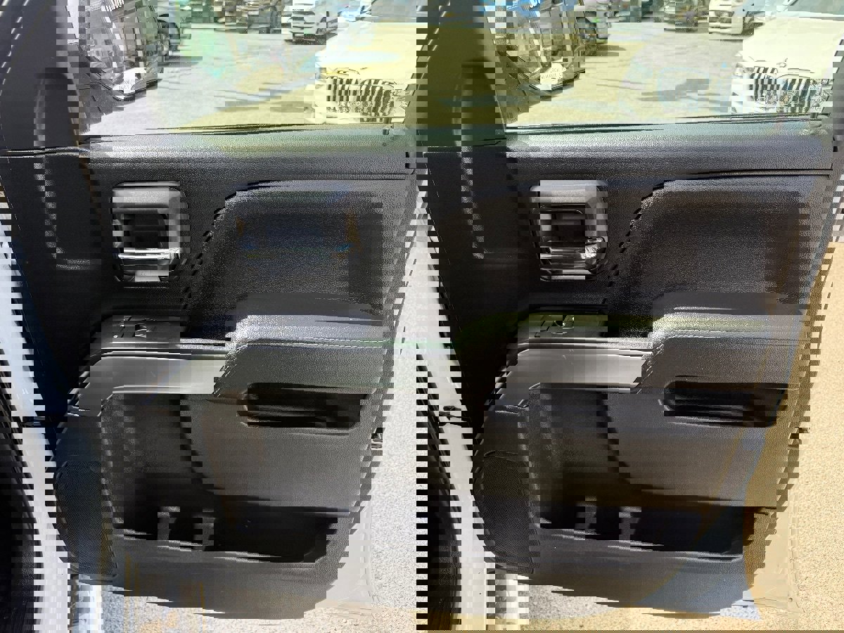 Used 2018 Chevrolet Silverado 1500 LT w/ LT Eassist Package image 14