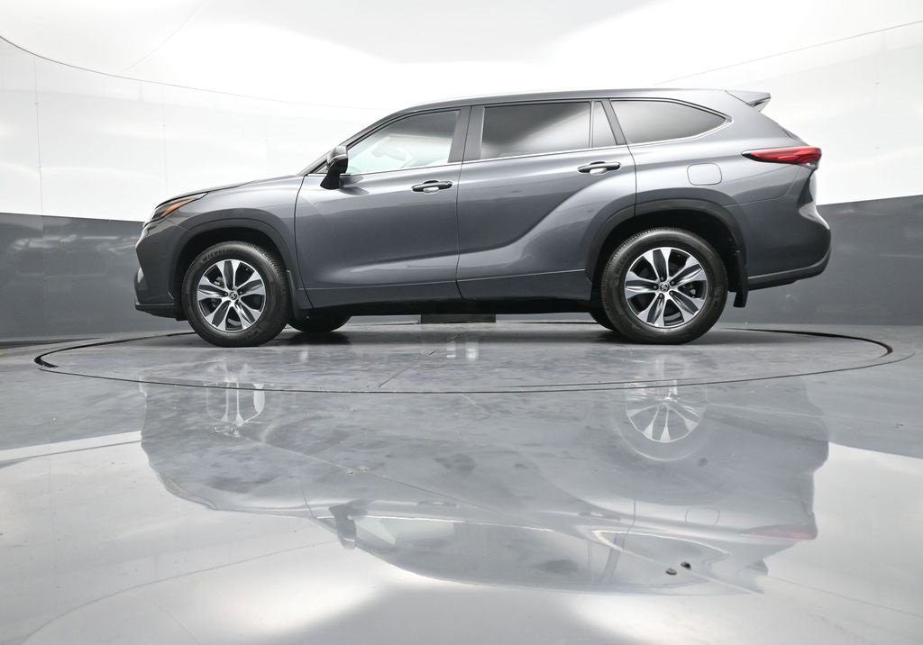 Certified 2023 Toyota Highlander XLE image 35