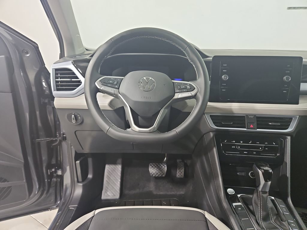 New 2026 Volkswagen Taos SE image 13