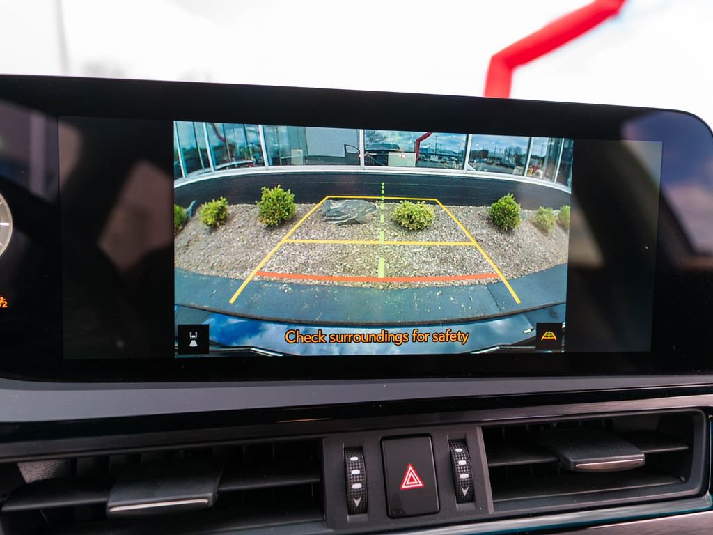 Used 2025 Lexus ES 300h w/ Premium Package FWD image 32