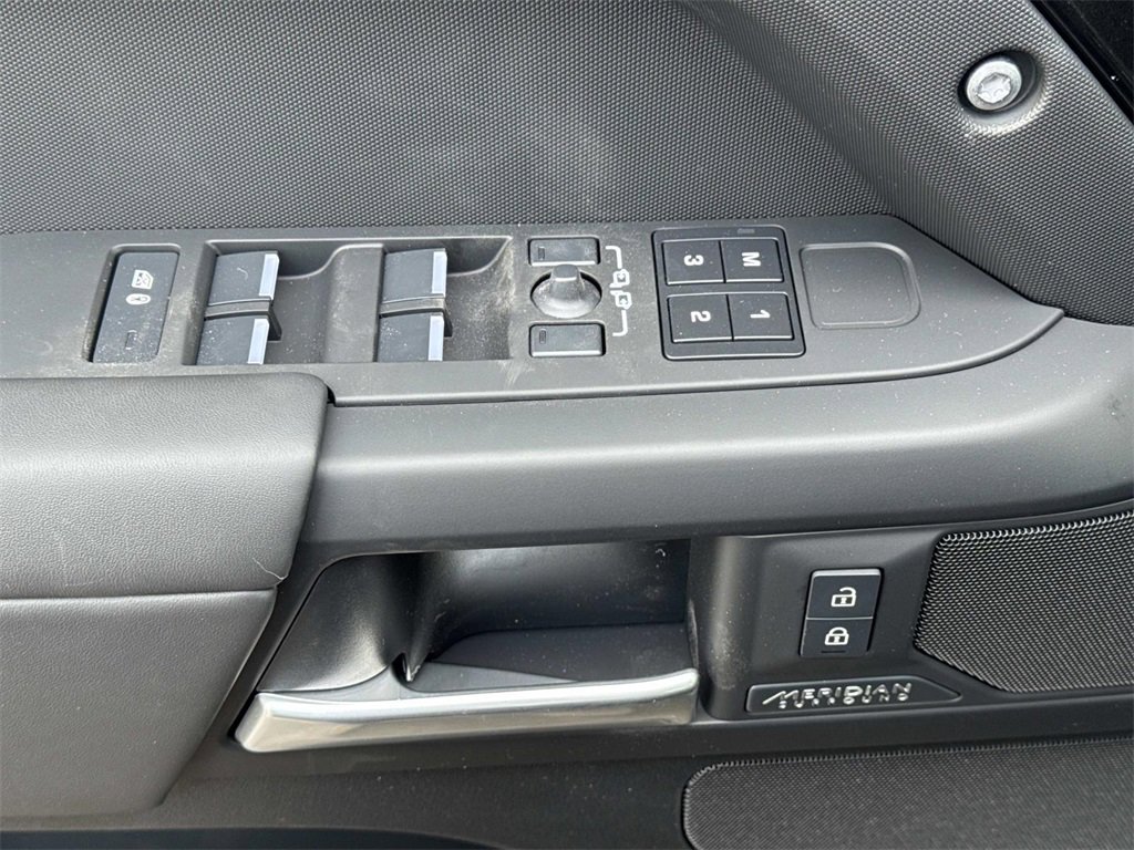 New 2026 Land Rover Defender 110 X-Dynamic SE image 27