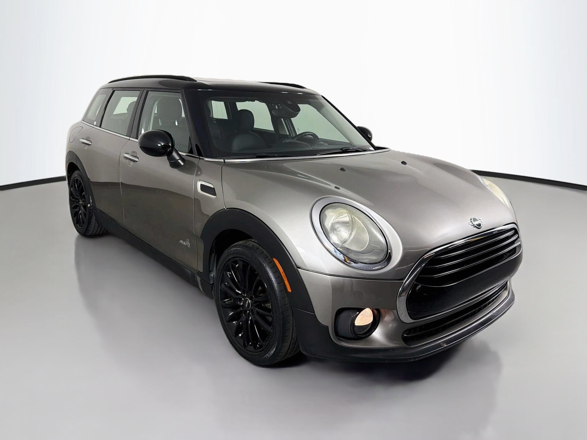 Used 2019 MINI Cooper Clubman ALL4 AWD/4WD image 3