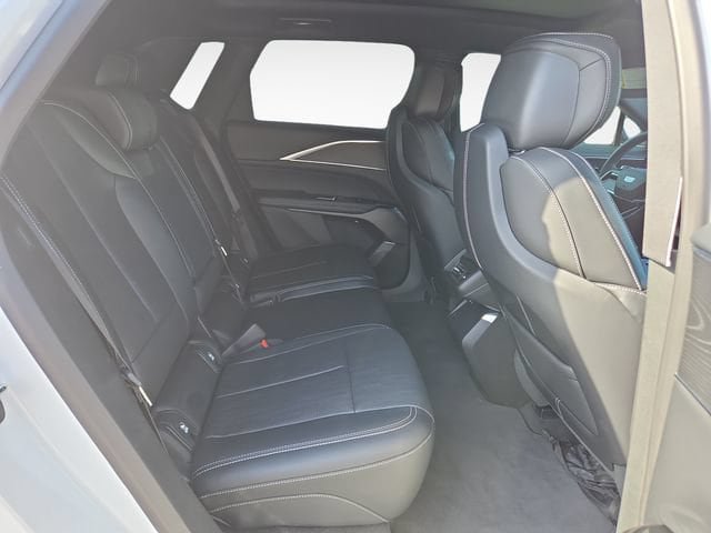 Used 2024 Cadillac Lyriq Luxury AWD/4WD image 37