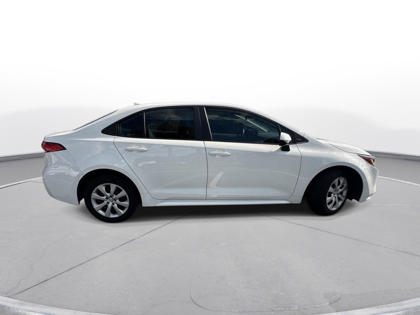 Used 2024 Toyota Corolla LE FWD image 5