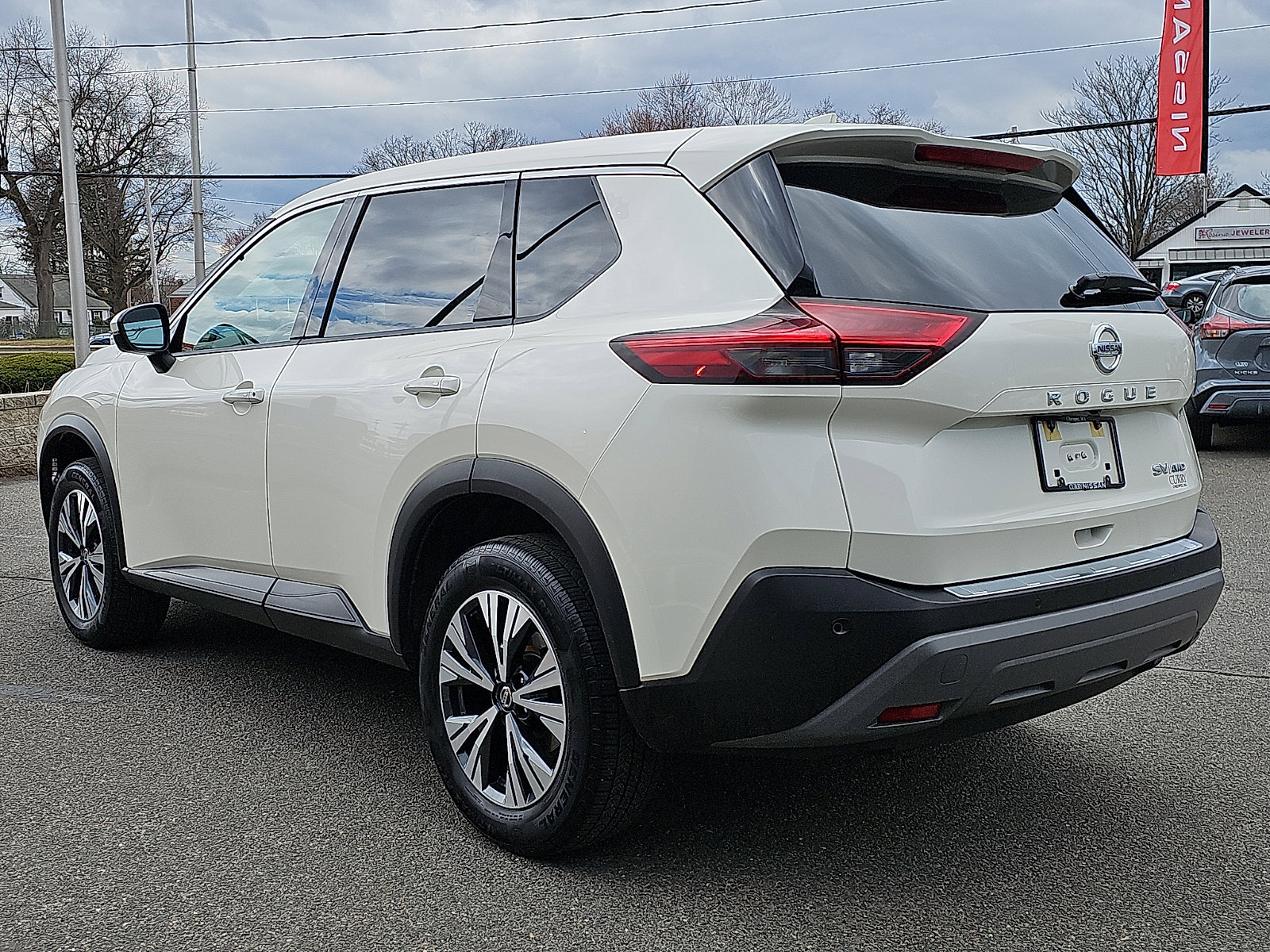 Used 2021 Nissan Rogue SV image 4