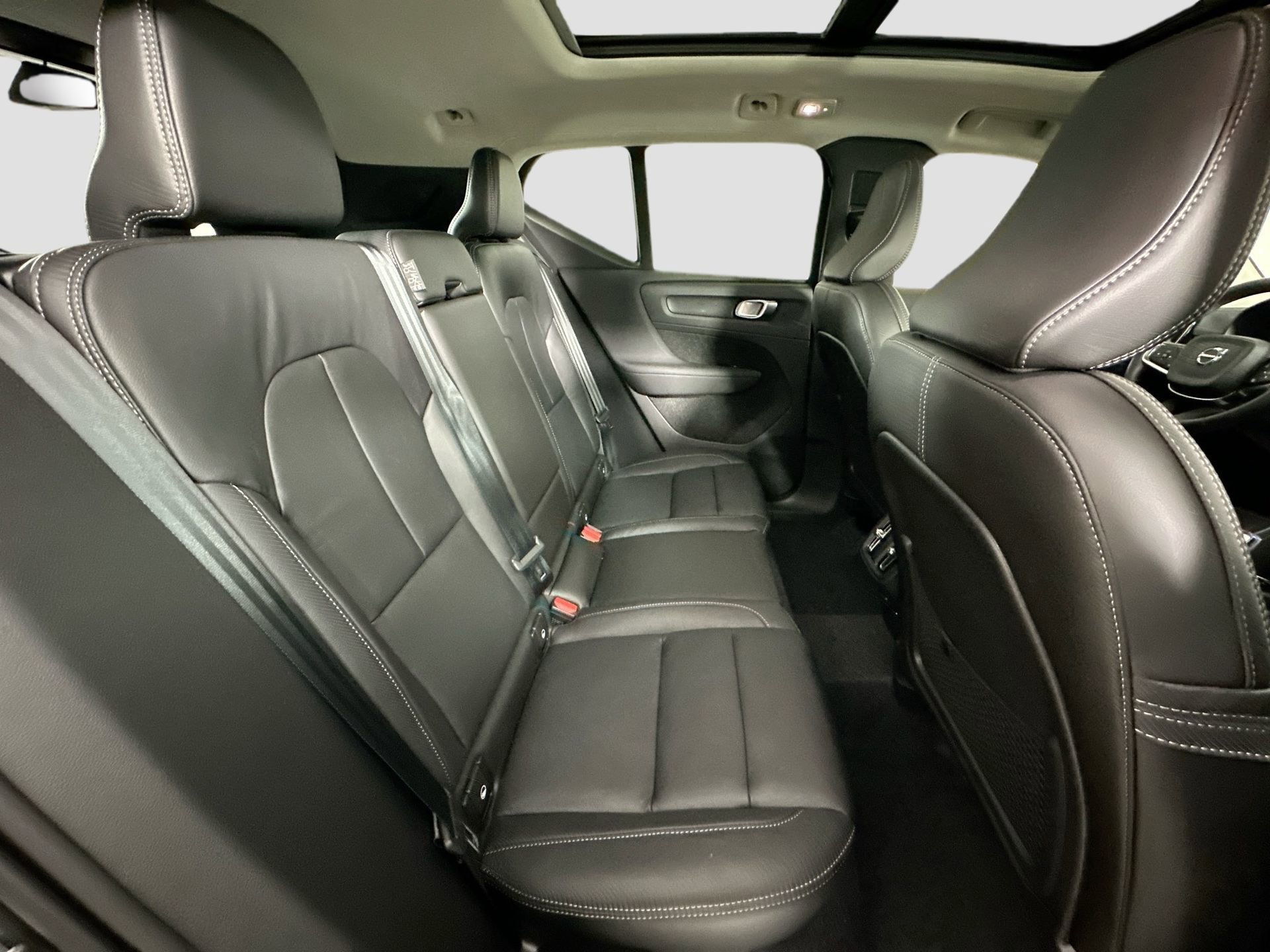 New 2026 Volvo XC40 B4 Plus w/ Climate Package image 28