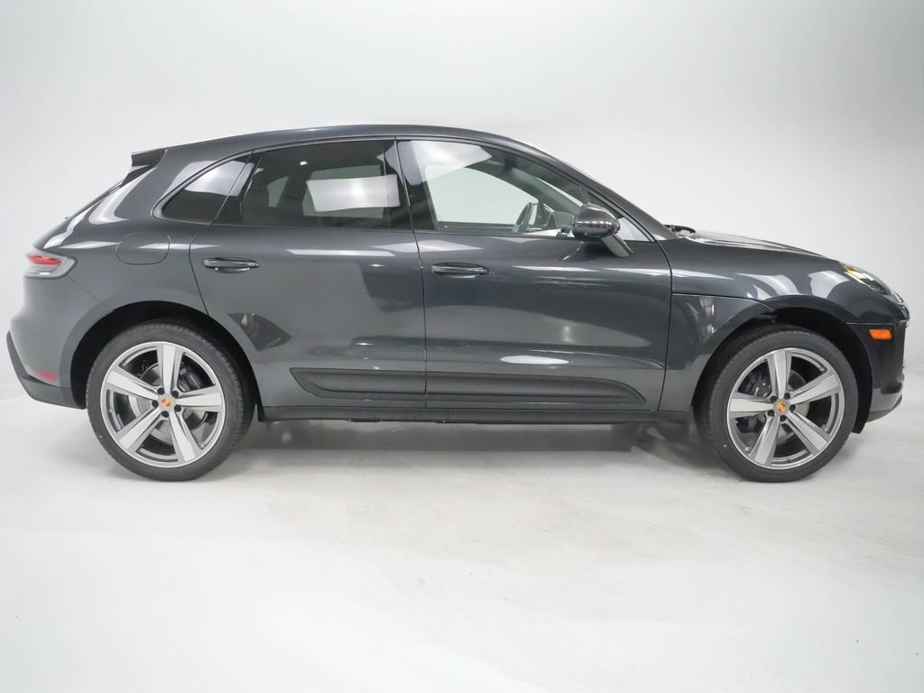 Certified 2026 Porsche Macan AWD/4WD image 9