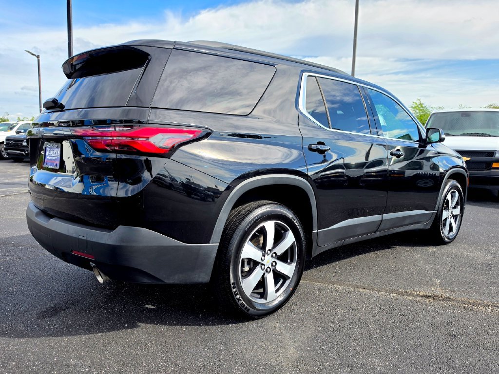 Used 2023 Chevrolet Traverse LT w/ LT Premium Package AWD/4WD image 12
