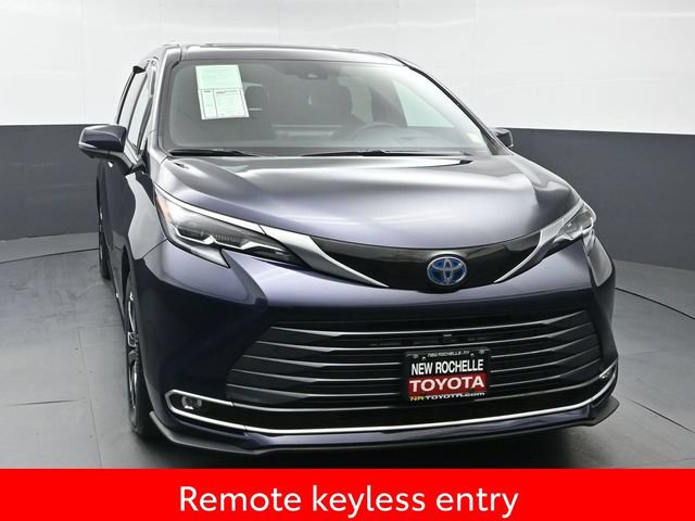 Certified 2025 Toyota Sienna Platinum AWD/4WD image 10