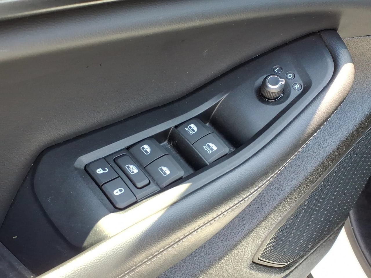 Used 2025 Jeep Grand Cherokee Altitude AWD/4WD image 16