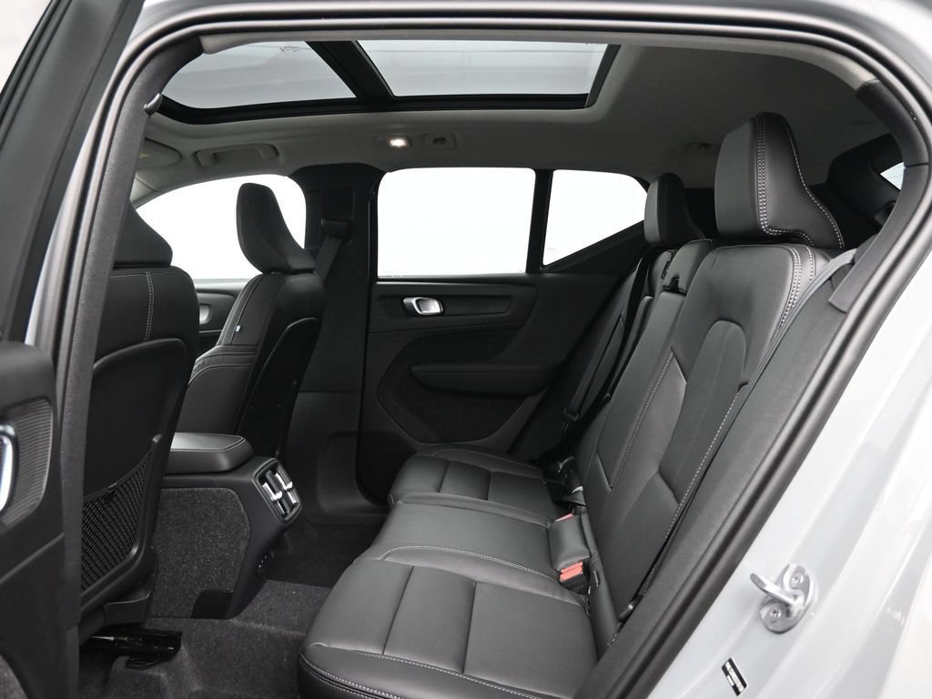 Used 2025 Volvo XC40 B5 Ultra w/ Climate Package AWD/4WD image 34