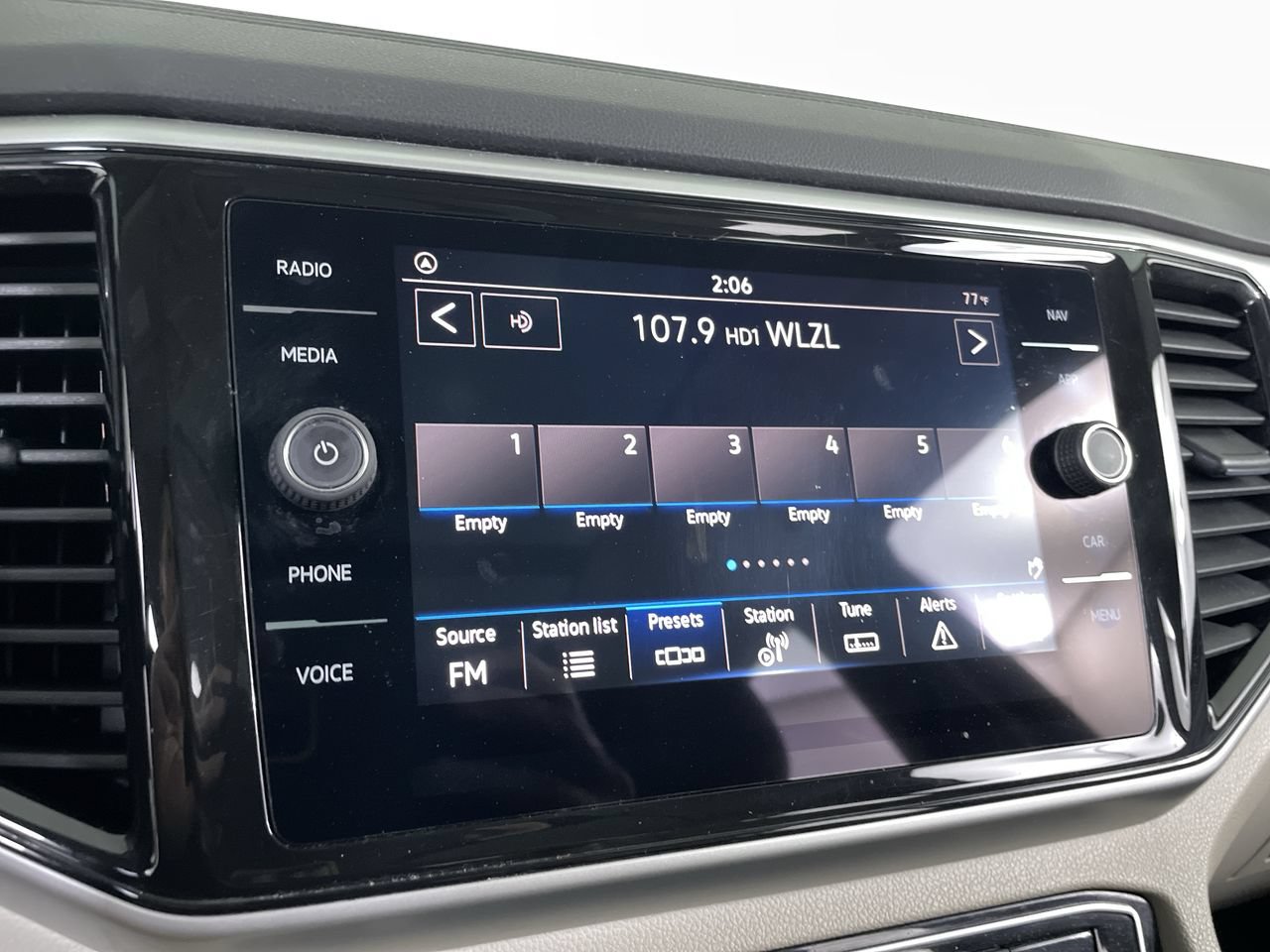 Used 2023 Volkswagen Atlas SEL AWD/4WD image 15