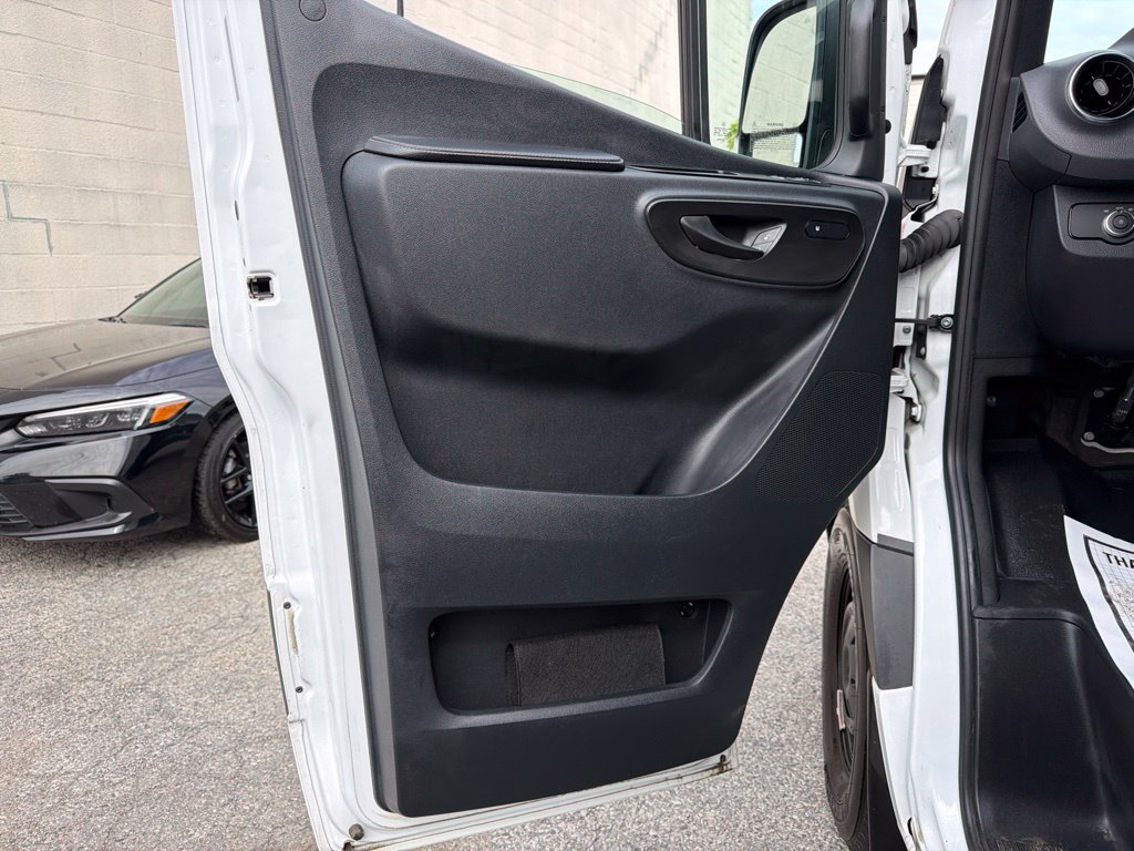 Used 2025 Mercedes-Benz Sprinter 2500 image 33