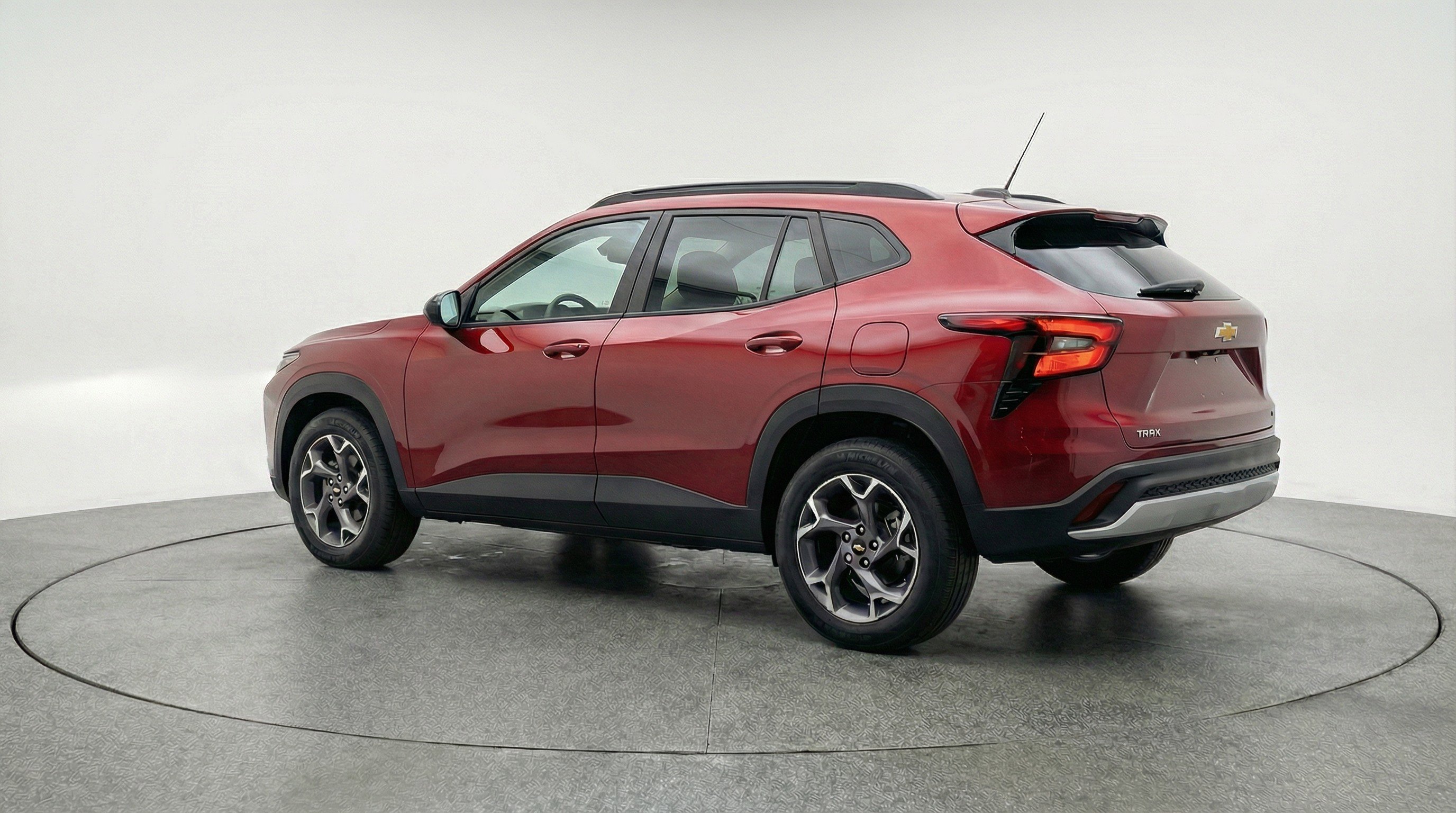 Used 2025 Chevrolet Trax LT w/ LT Convenience Package image 6