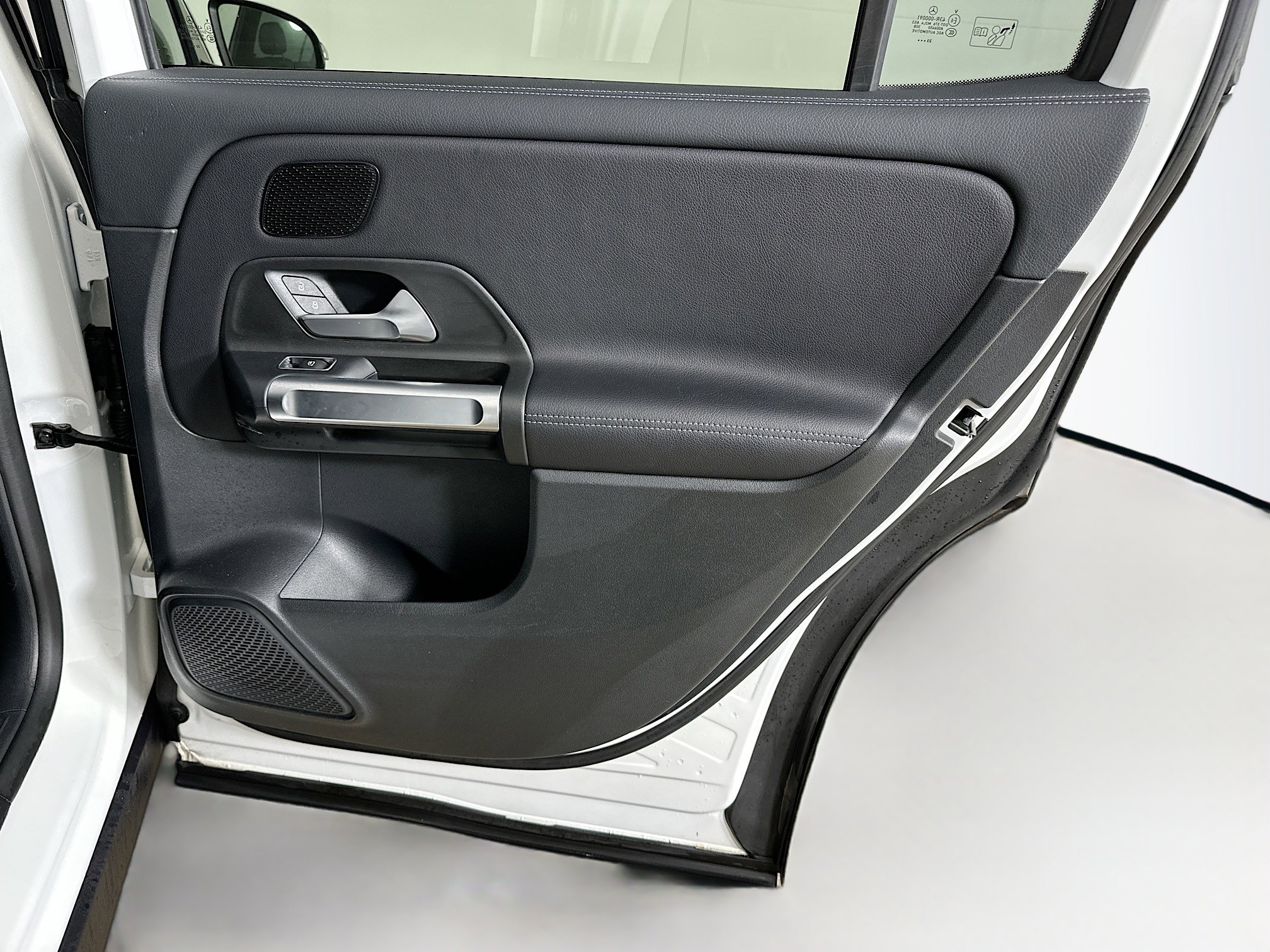 Used 2024 Mercedes-Benz GLB 250 4MATIC image 32