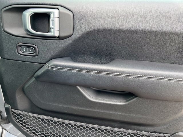 Used 2018 Jeep Wrangler Unlimited Sahara AWD/4WD image 26