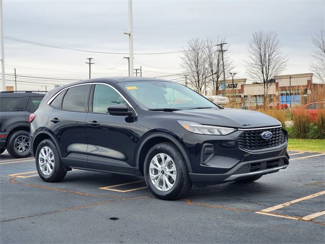 Used 2023 Ford Escape Active w/ Tech Pack #2 image 2