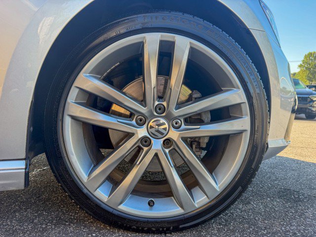 Used 2018 Volkswagen Passat 2.0T R-Line w/ R-Line Lighting Package FWD image 22