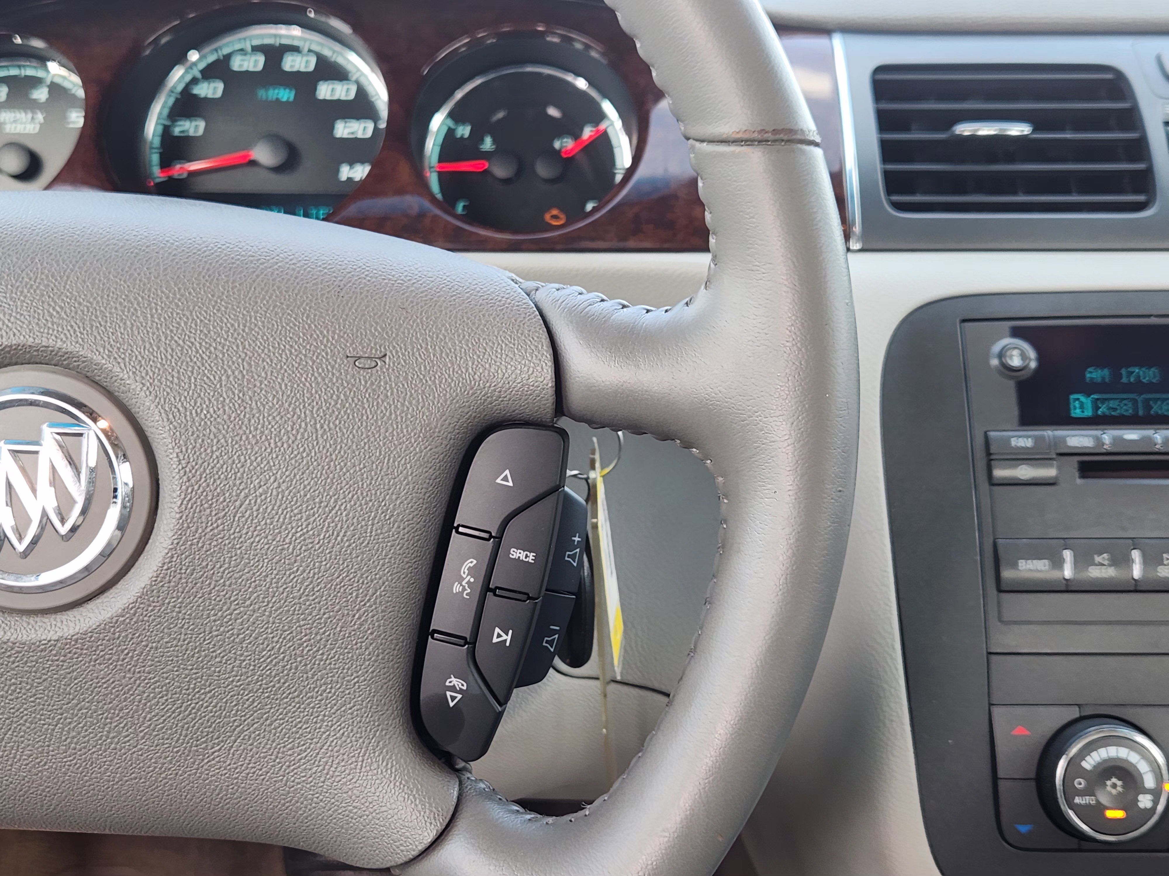 Used 2011 Buick Lucerne CXL w/ Driver Confidence Package FWD image 27
