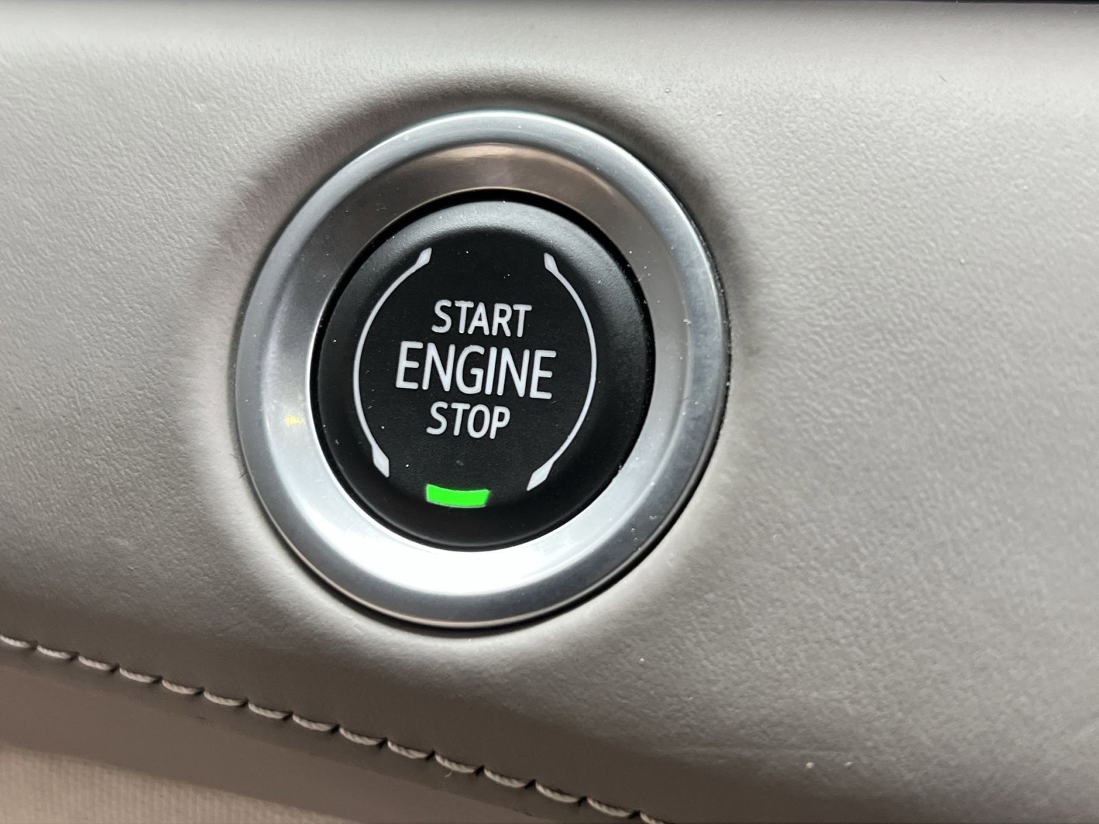 Used 2022 Cadillac Escalade Sport Platinum w/ LPO, ONYX Package image 32