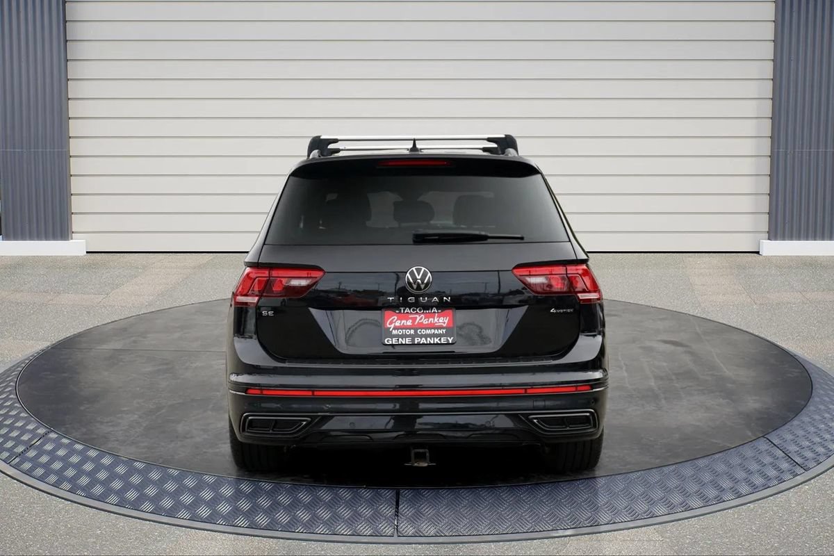 Used 2024 Volkswagen Tiguan SE R-Line AWD/4WD image 6