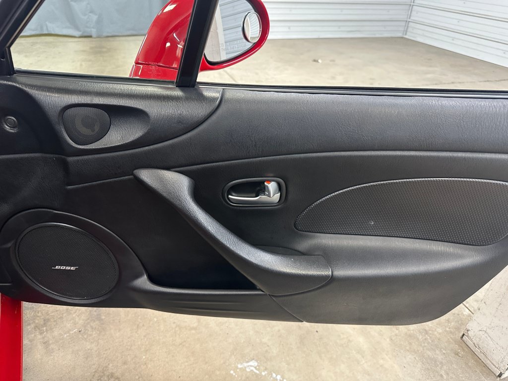 Used 2004 MAZDA MX-5 Miata LS RWD image 17
