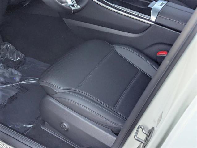 Used 2026 Mercedes-Benz GLC 300 image 4