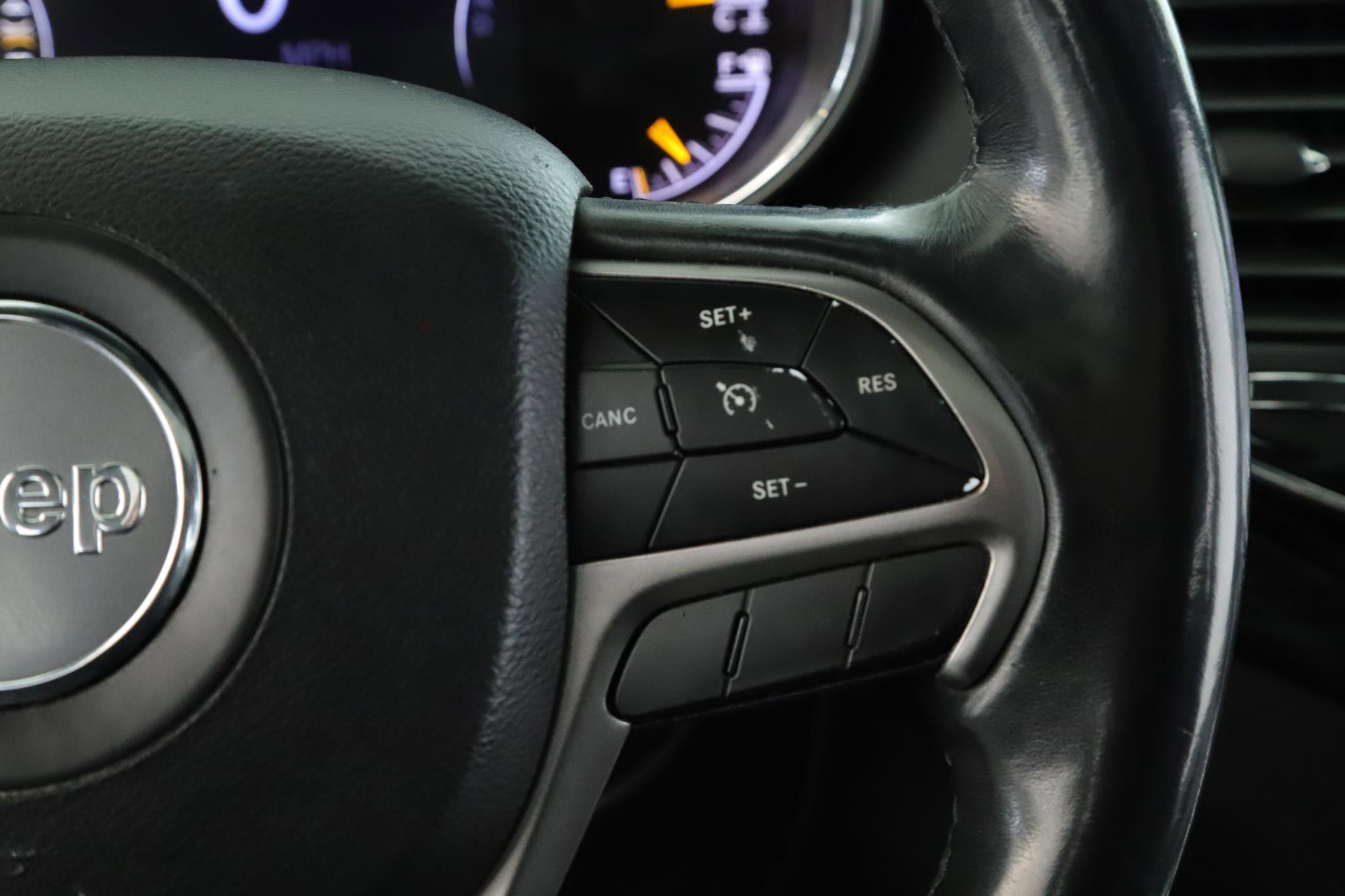 Used 2019 Jeep Grand Cherokee Altitude AWD/4WD image 10