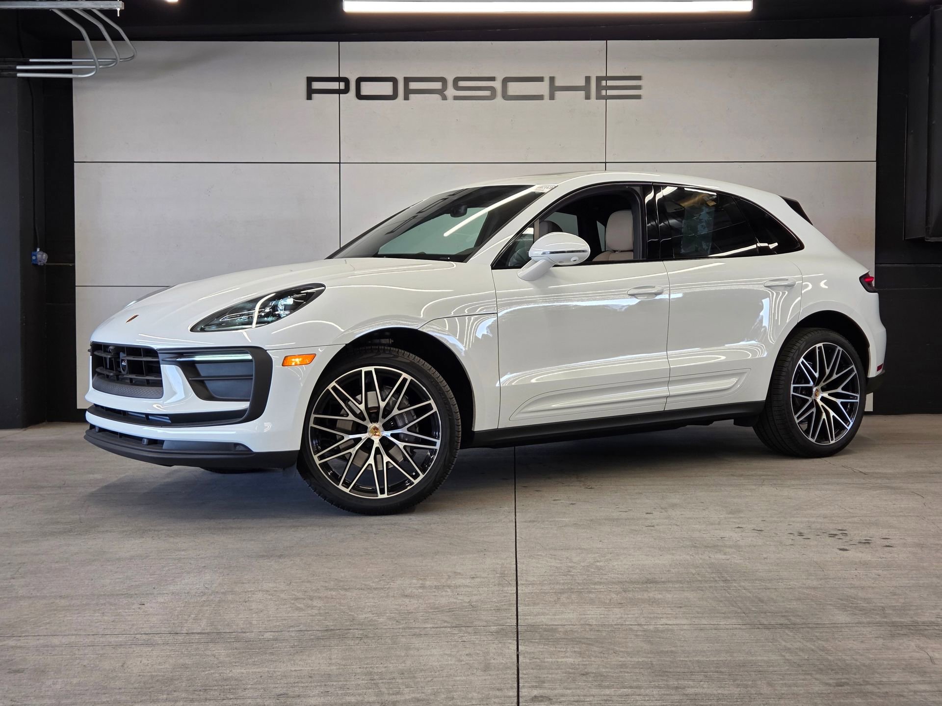 Certified 2026 Porsche Macan AWD/4WD image 1
