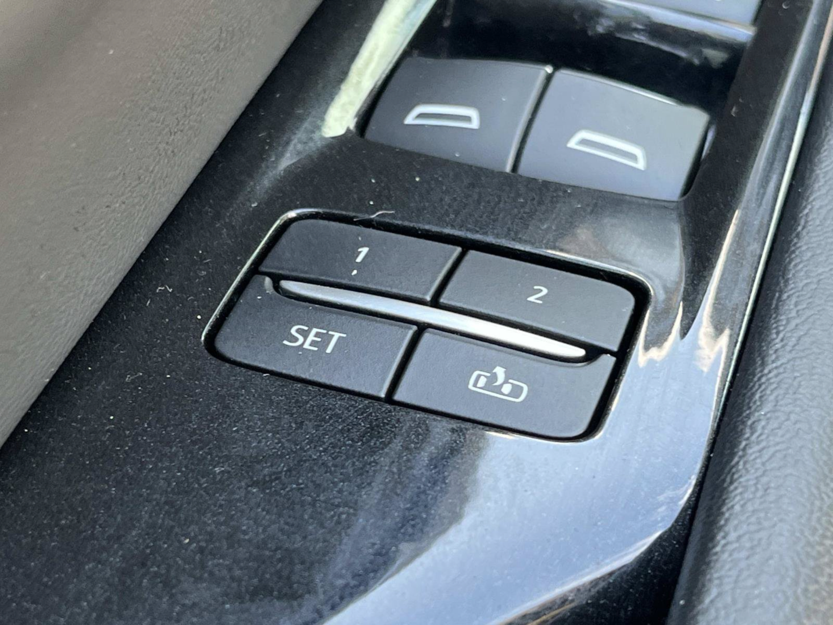 Used 2024 Cadillac Escalade Premium Luxury w/ Performance Package AWD/4WD image 31
