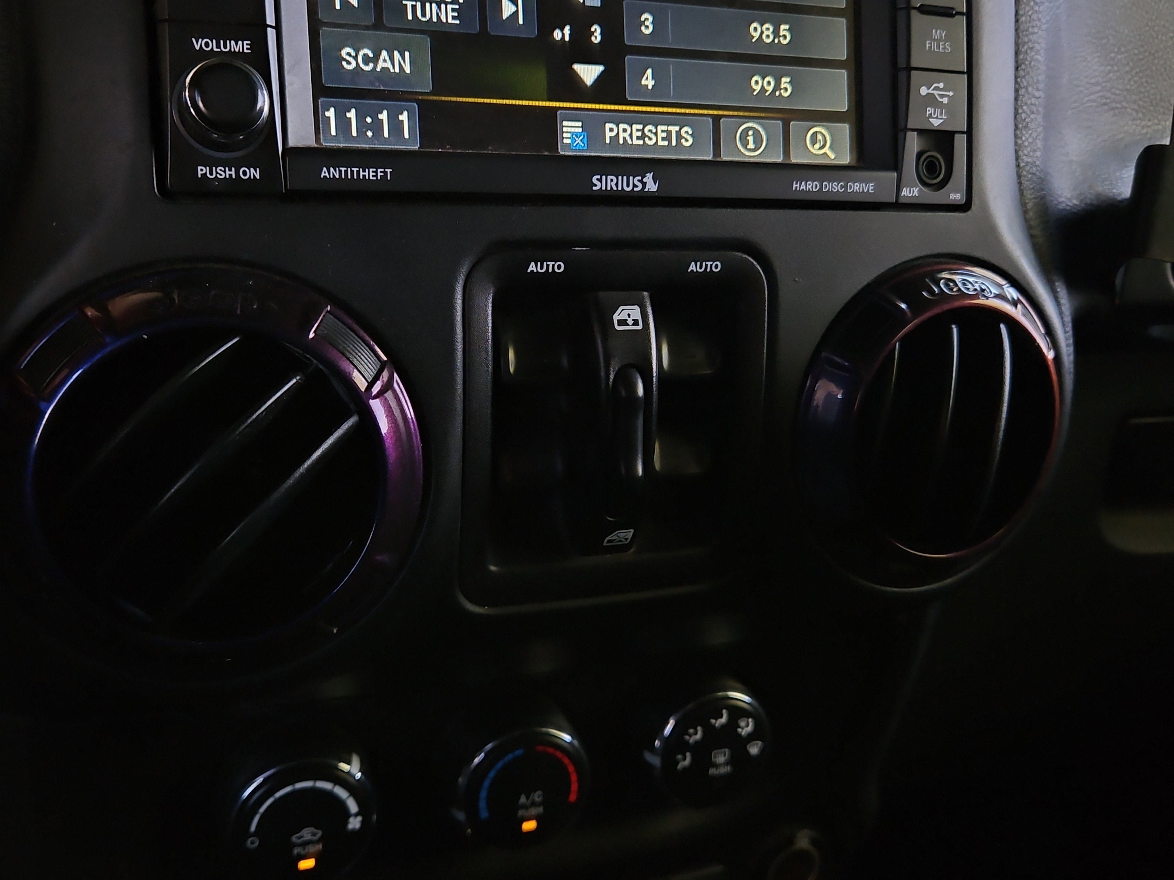 Used 2016 Jeep Wrangler Unlimited Rubicon w/ Connectivity Group image 16