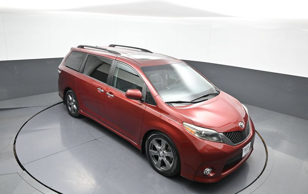 Used 2017 Toyota Sienna SE FWD image 38